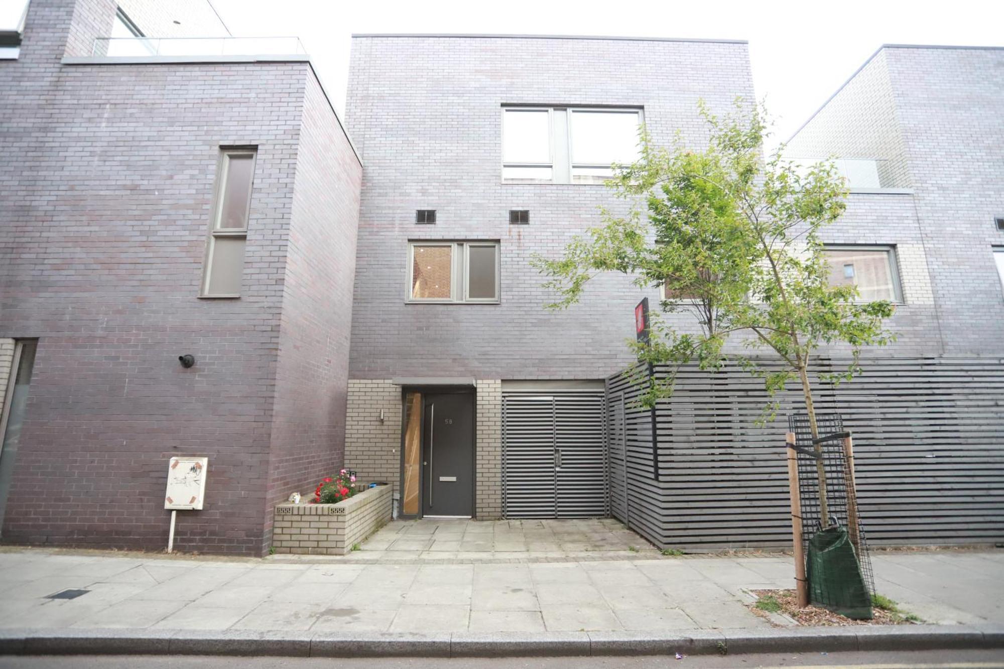 Spacious 3-Story Retreat With Rooftop Terrace And Modern Amenities Λονδίνο Εξωτερικό φωτογραφία