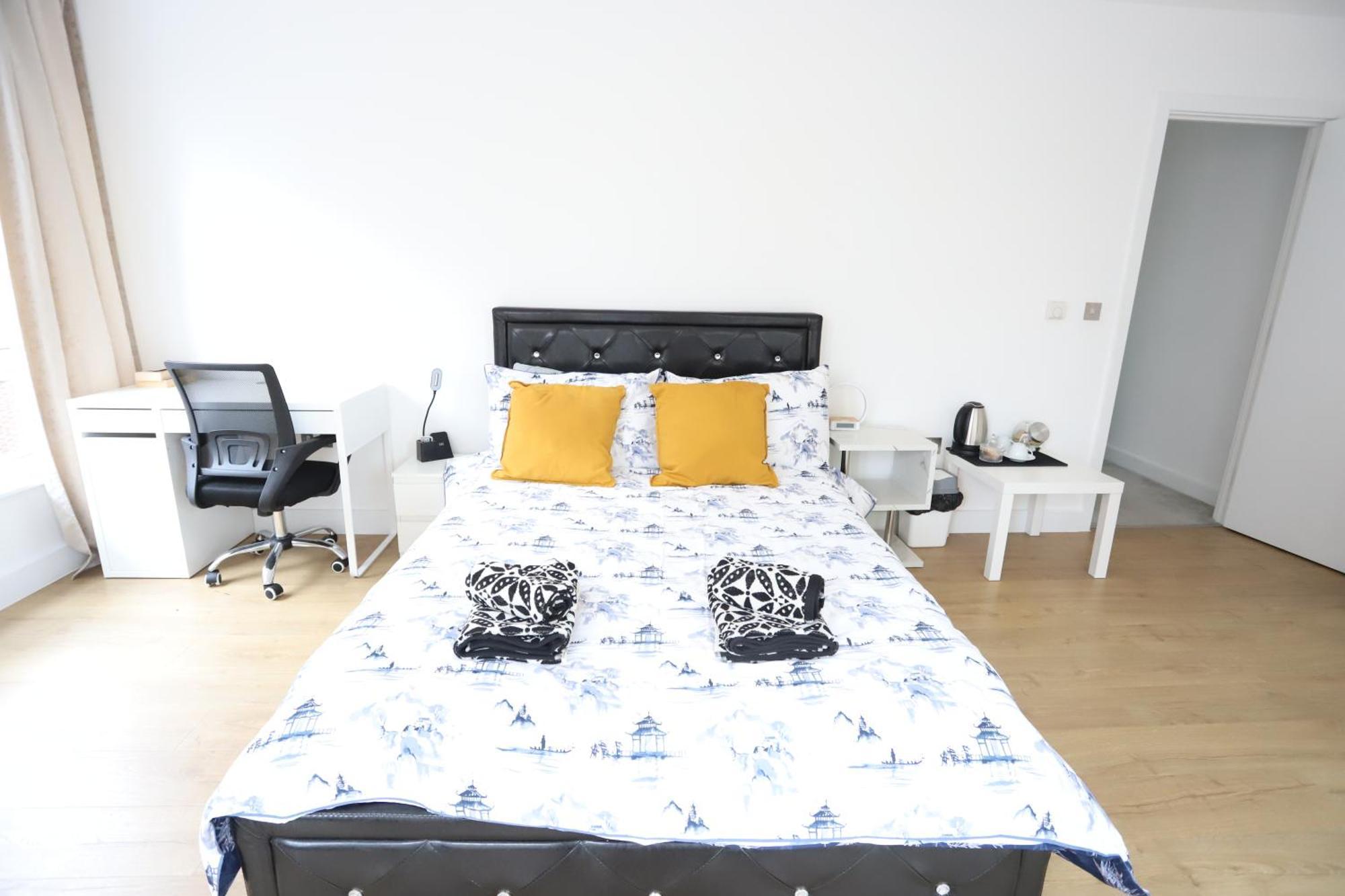 Spacious 3-Story Retreat With Rooftop Terrace And Modern Amenities Λονδίνο Εξωτερικό φωτογραφία