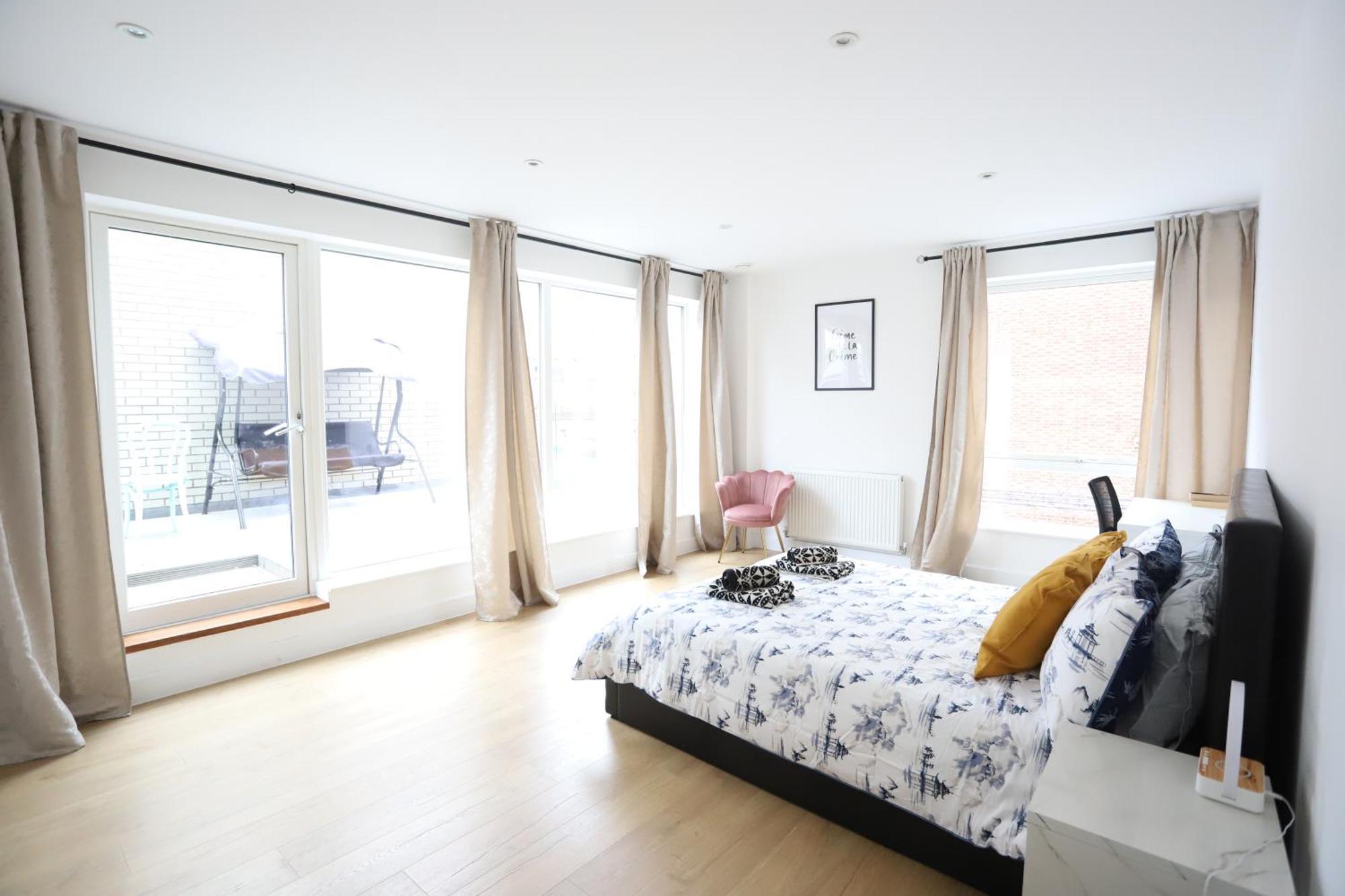 Spacious 3-Story Retreat With Rooftop Terrace And Modern Amenities Λονδίνο Εξωτερικό φωτογραφία