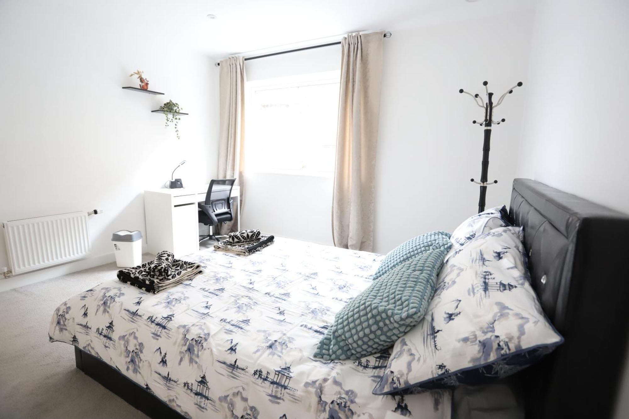 Spacious 3-Story Retreat With Rooftop Terrace And Modern Amenities Λονδίνο Εξωτερικό φωτογραφία