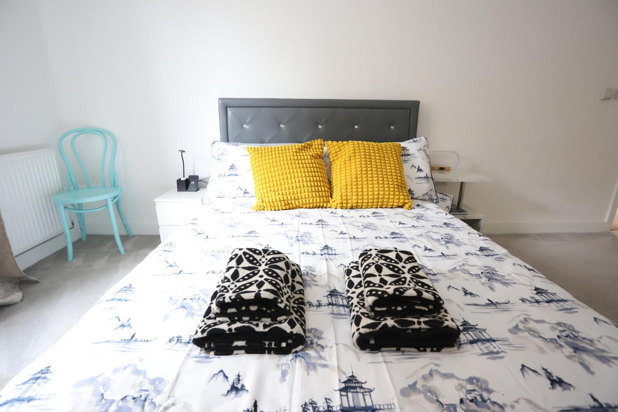 Spacious 3-Story Retreat With Rooftop Terrace And Modern Amenities Λονδίνο Εξωτερικό φωτογραφία